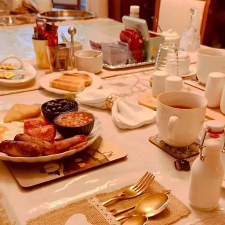 Finn Village - Loch Lomond - The Jungle With A Private Hot Tub Drymen