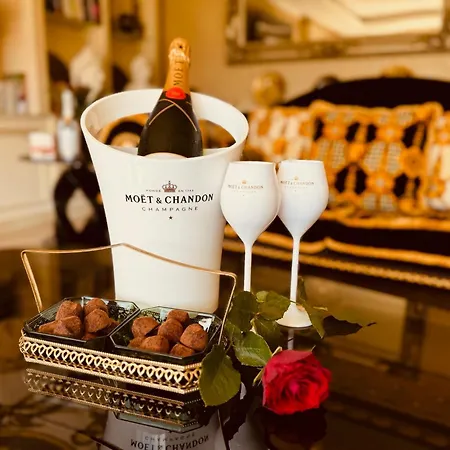 Finn Village - Loch Lomond - The Jungle With A Private Hot Tub