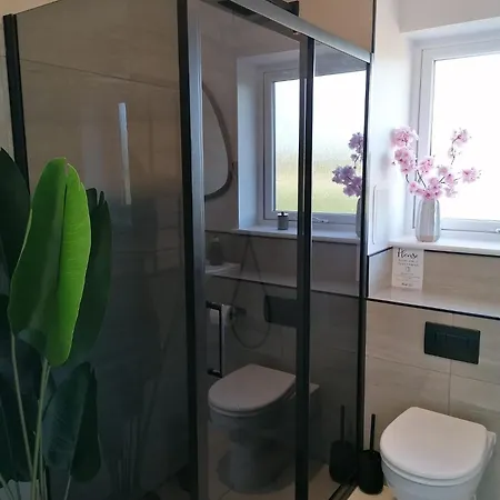 Entire Spacious 3-bed Family Home, Centre, Free Parking, Garden *