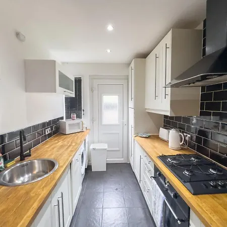 Clydebank 2 Bedroom Глазго