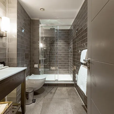 Dakota Otel 4*
