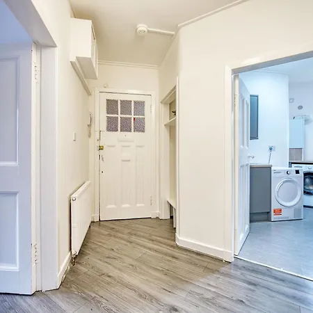 Comfortable 2br With Free Parking Apartamento Glasgow