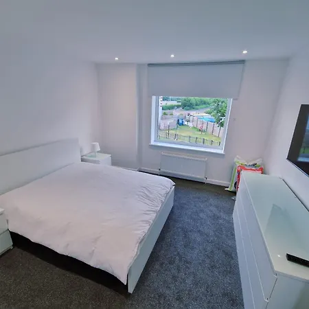 Modern 2 Bedroom With Extra Loft Bedroom *