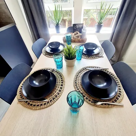 Modern - Free Parking Glasgow