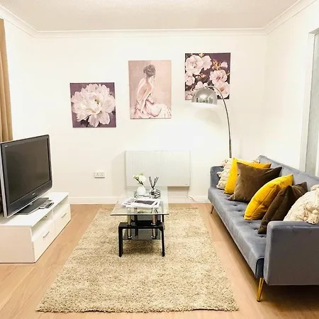 Apartment Lovely 1-bedroom In Near Subway