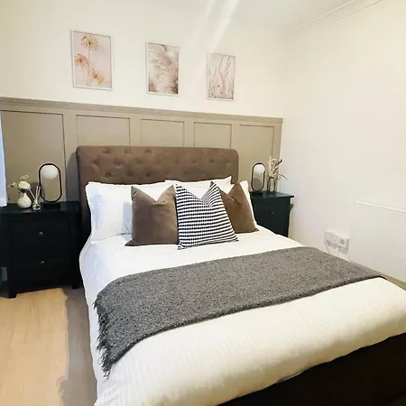 Lovely 1-bedroom In Near Subway Apartment
