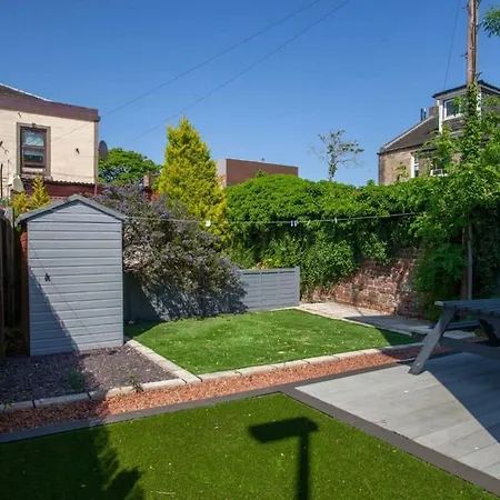 Southside Flat With Private Garden!