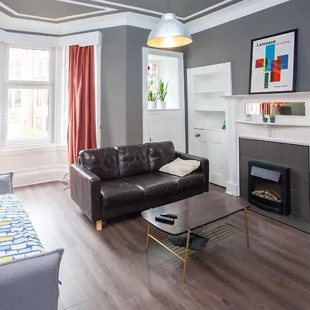 Daire Modern, Light-filled And Sleek West End