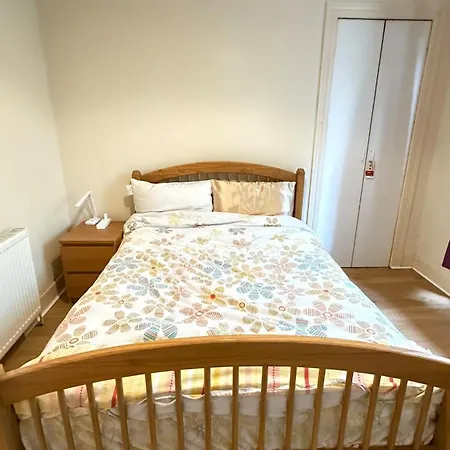 One Bedroom Flat Close To Centre And Amenities Apartmán *