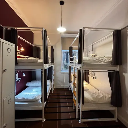 Safestay Charing Cross 3*