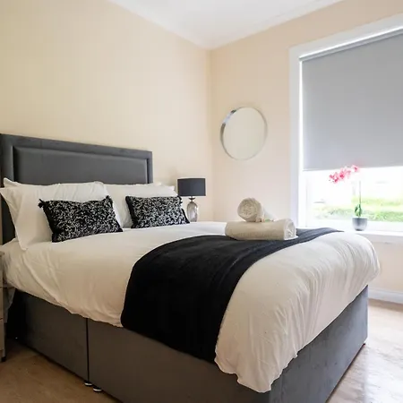 Appartement 3 Bdr Flat By Caledonia Luxe Short Lets & Serviced