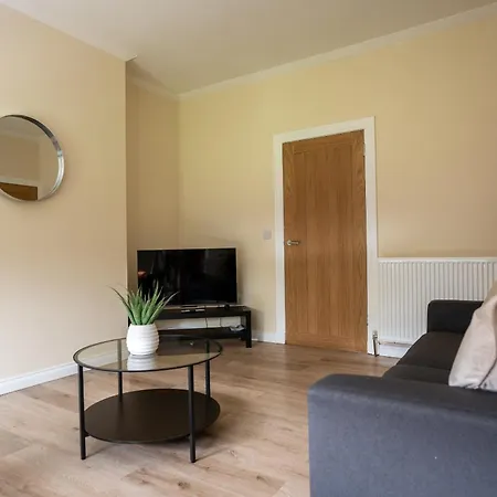 3 Bdr Flat By Caledonia Luxe Short Lets & Serviced Glasgow