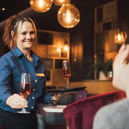 힐튼 글래스고 4*