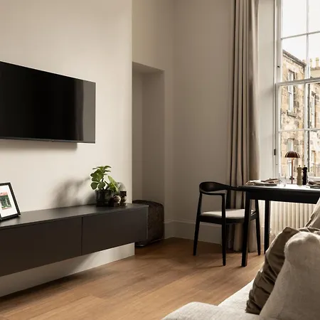 Moment Blythswood St Aparthotel 4*