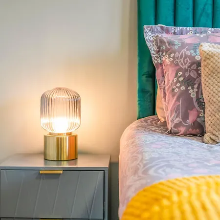 Modern 5 Bedroom Townhouse With Free Parking Casa de Férias Glasgow