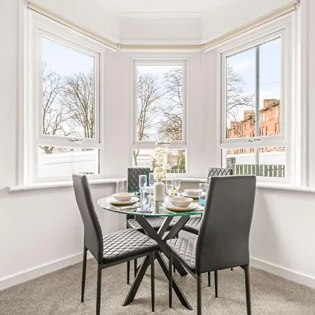 Cosy And Bright 3-bedroom Flat *