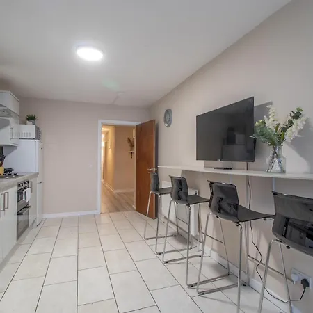 Gem Main Door Parking - Pass The Keys Apartament *