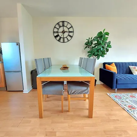 Modern 2-bedroom Flat In Centre, Near Galsgow * Глазго