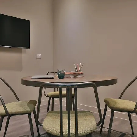 For Students Only - Bath Street In Apartament