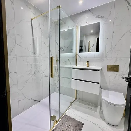 3br West End Flat W Free Parking *