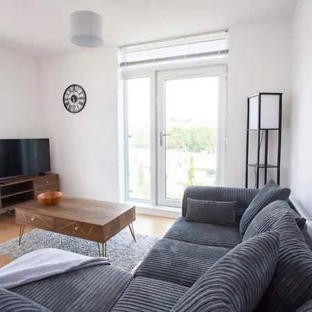 Apartment Stylish Newly Decorated 2 Bed *