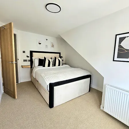 Newly Renovated Gem - Free Parking & Modern Comfort *