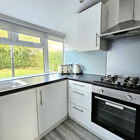 Spacious Haven With Free Parking