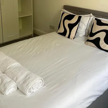 With 2 Bedrooms * Glasgow