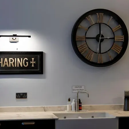 The Burnbank Experience Nyaraló Glasgow