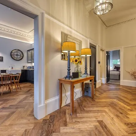 Nyaraló The Burnbank Experience