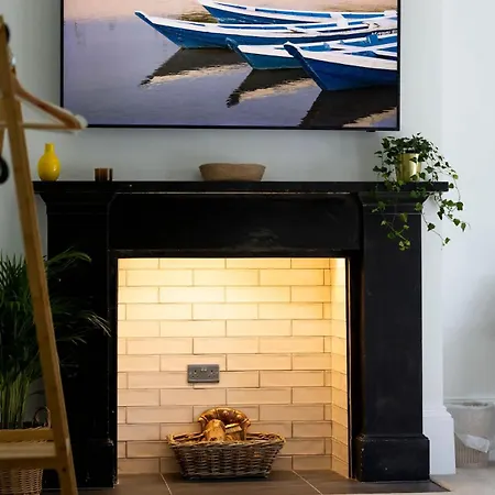 The Burnbank Experience Nyaraló *