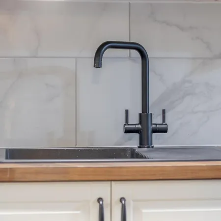 Happy Haven Home, West End - Pass The Keys Glasgow