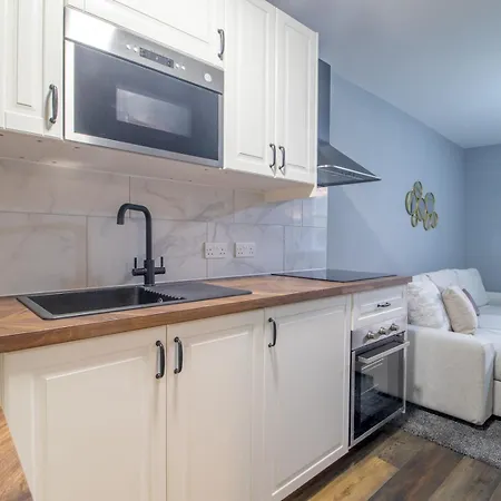 Happy Haven Home, West End - Pass The Keys