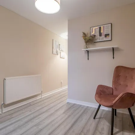 Gem Main Door Parking - Pass The Keys Apartament *