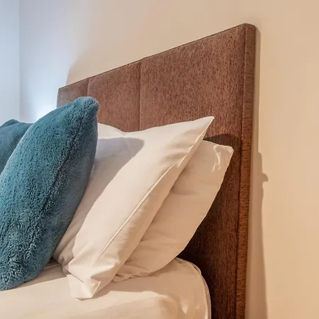 Apartament Gem Main Door Parking - Pass The Keys *