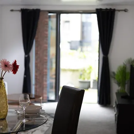 Meadowside Quay 2br Luxurious *