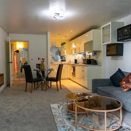 Meadowside Quay 2br Luxurious Glasgow