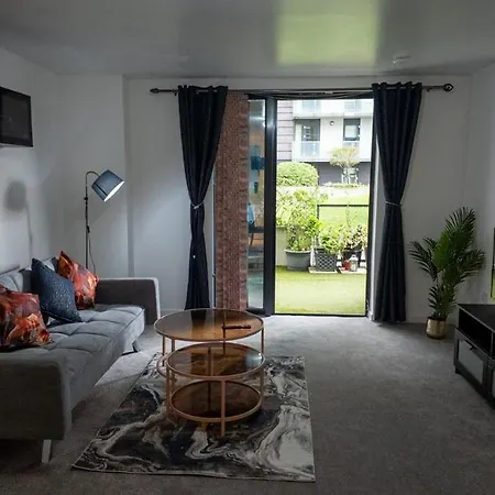 Meadowside Quay 2br Luxurious