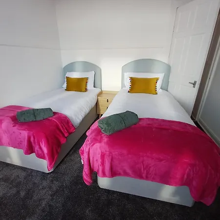 3br Flat Near Maryhill Park And West End With Parking