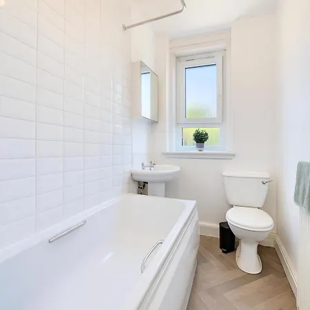 Walk To Hydro And Sec Modern 3br Free Parking グラスゴー