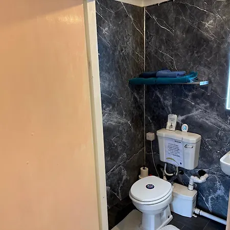 Glades House Pensionat 4*