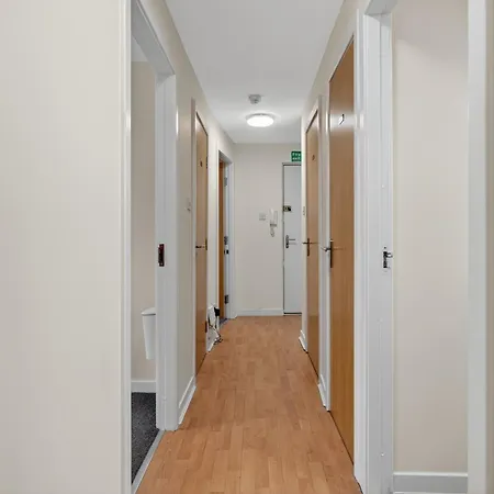 Modern 2-bedroom Flat In Centre, Near Galsgow Апартаменты