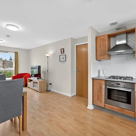 Modern 2-bedroom Flat In Centre, Near Galsgow Апартаменты