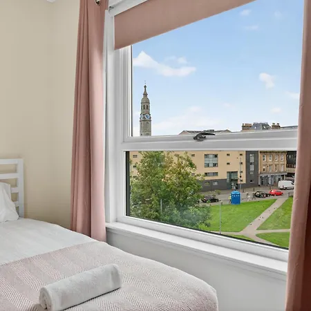 Modern 2-bedroom Flat In Centre, Near Galsgow Апартаменты
