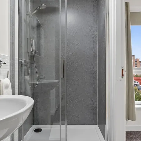 Modern 2-bedroom Flat In Centre, Near Galsgow Глазго