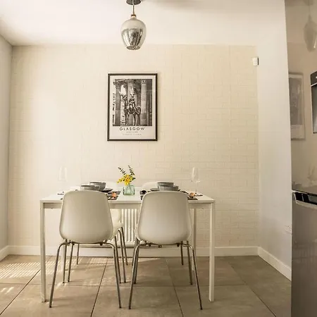 Modern 3br With 3 Bathrooms, Garden & Free Parking Villa *