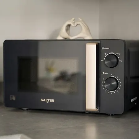 Juststay - 3 Bedroom Luxury With Free Parking Villa *