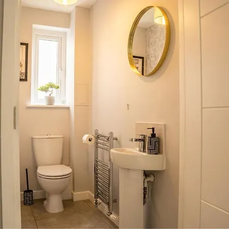 Villa Modern 3br With 3 Bathrooms, Garden & Free Parking Glasgow