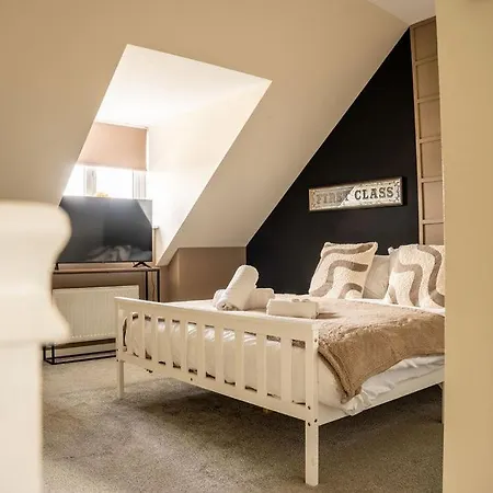 Modern 3br With 3 Bathrooms, Garden & Free Parking Villa Glasgow