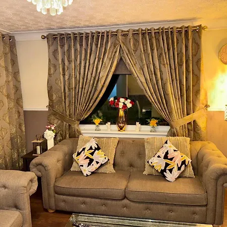 Apartment Likewise Modern Two Bedrooms For 4 In Area *